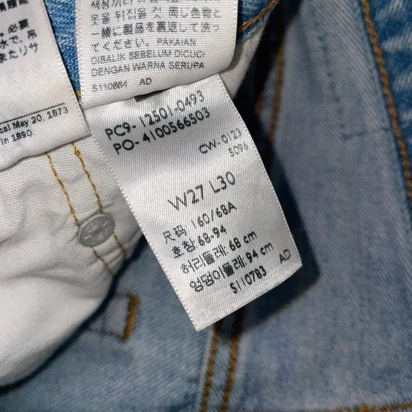 Levi's Women’s 501 Light Blue Distressed Jeans 27x30 - Picture 6 of 6